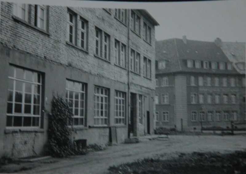 Datei:Im Hintergrund das Eckhaus Scheibenstraße 57.jpeg